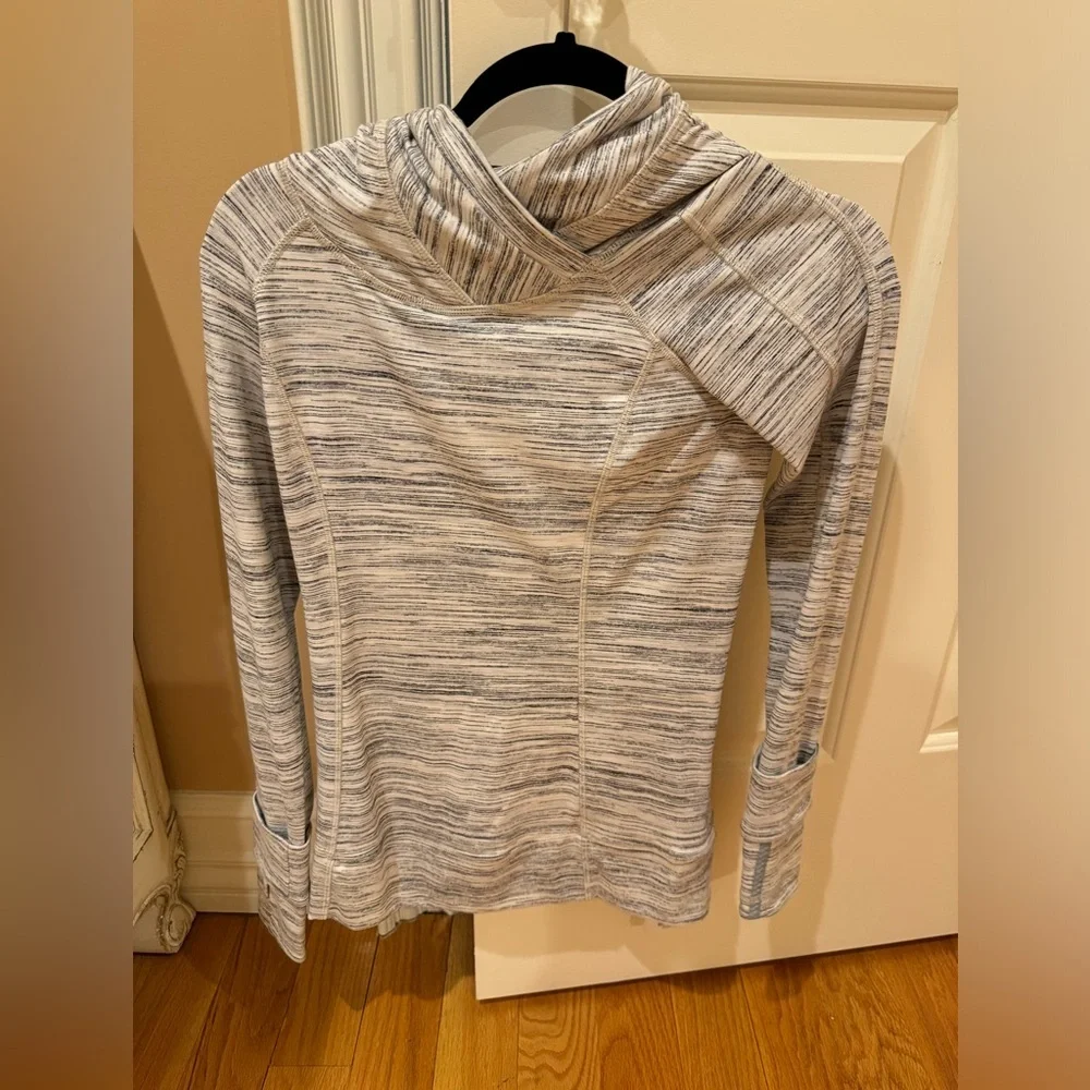 Lululemon Think Fast hoodie NWT - Picture 4 of 5